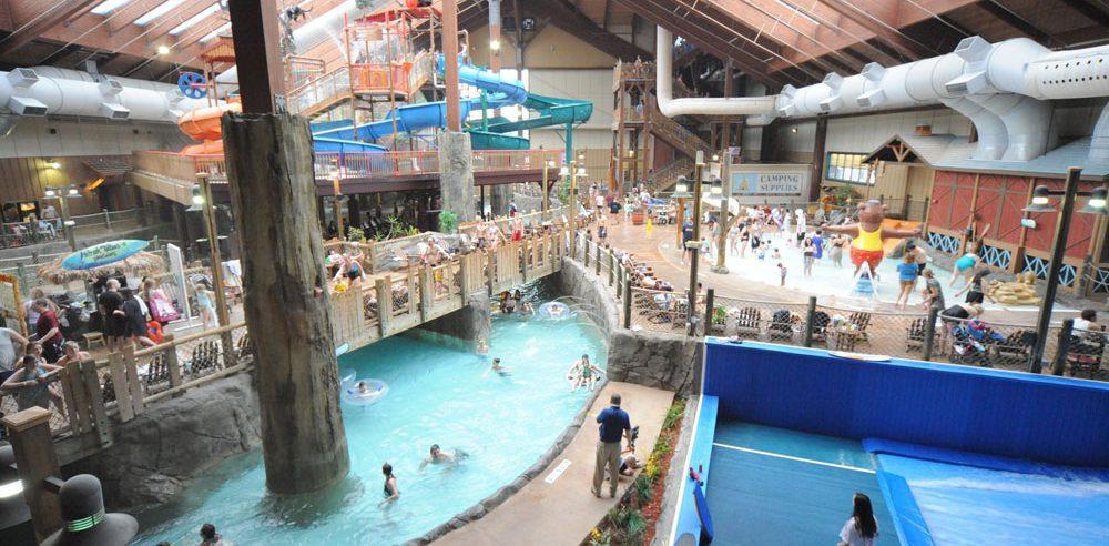 Indoor Waterpark – Six Flags Great Escape Lodge